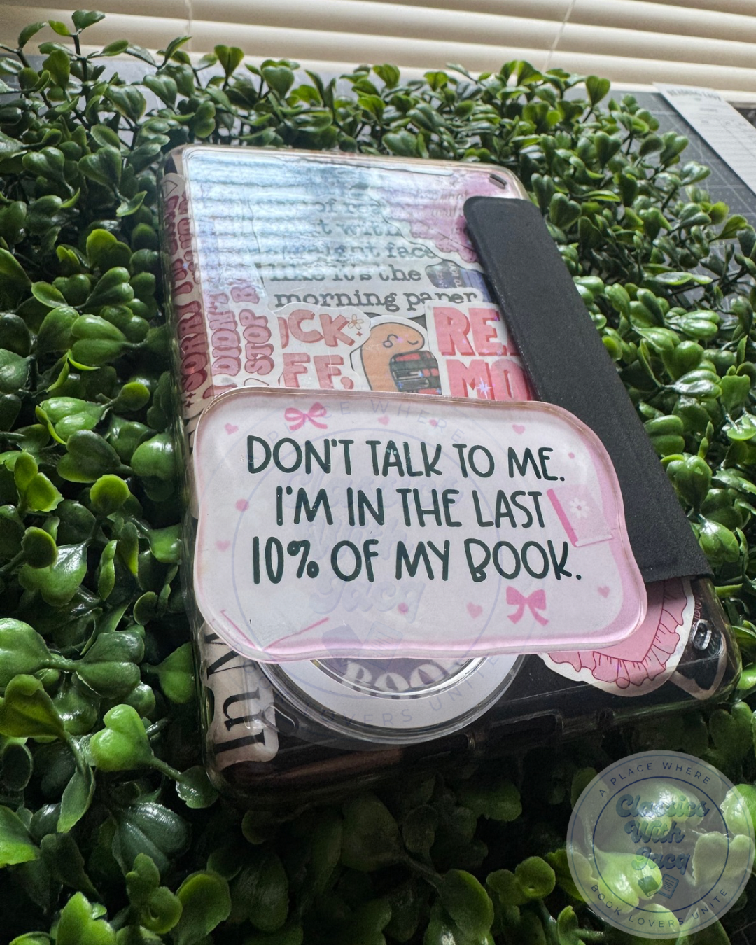 Don’t talk I’m reading Magsafe Kindle Grip